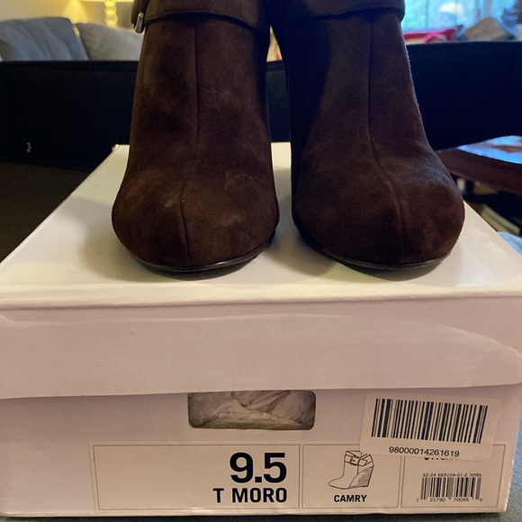 NIB Banana Republic Camry Suede Boots, Size 9.5, Brown - Picture 2 of 8